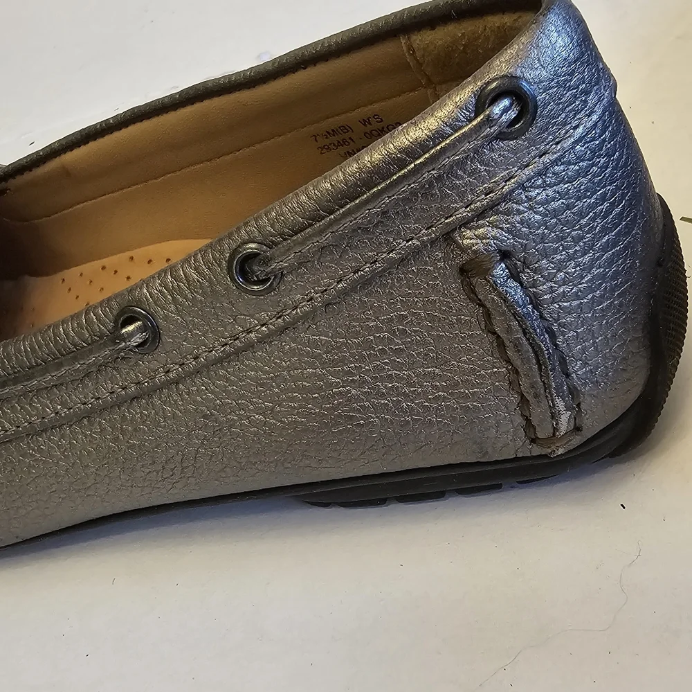 L.L.Bean Women's Leather Silver Metallic Driving Moccasin Loafers Size 7.5 - Picture 15 of 15